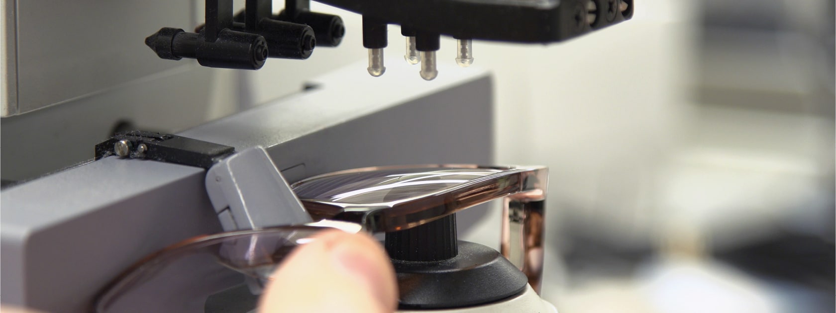 machine reading a pair of prescription sunglasses' magnification